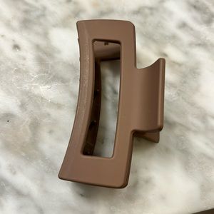 Brown claw clip